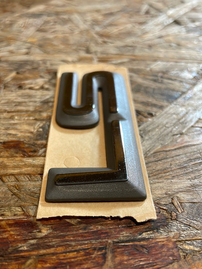 Original GM Opel Ascona C Emblem „LS“ für Kotflügel Neu