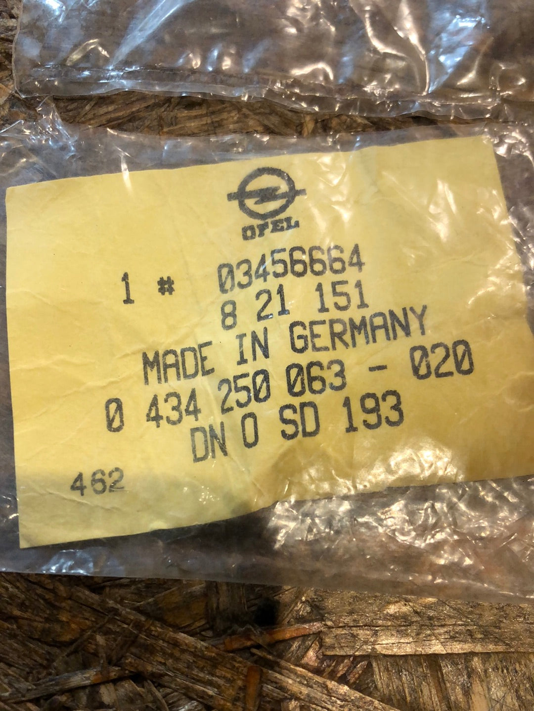 Original GM Opel Kadett E 1.6D Einspritzdüse Neu