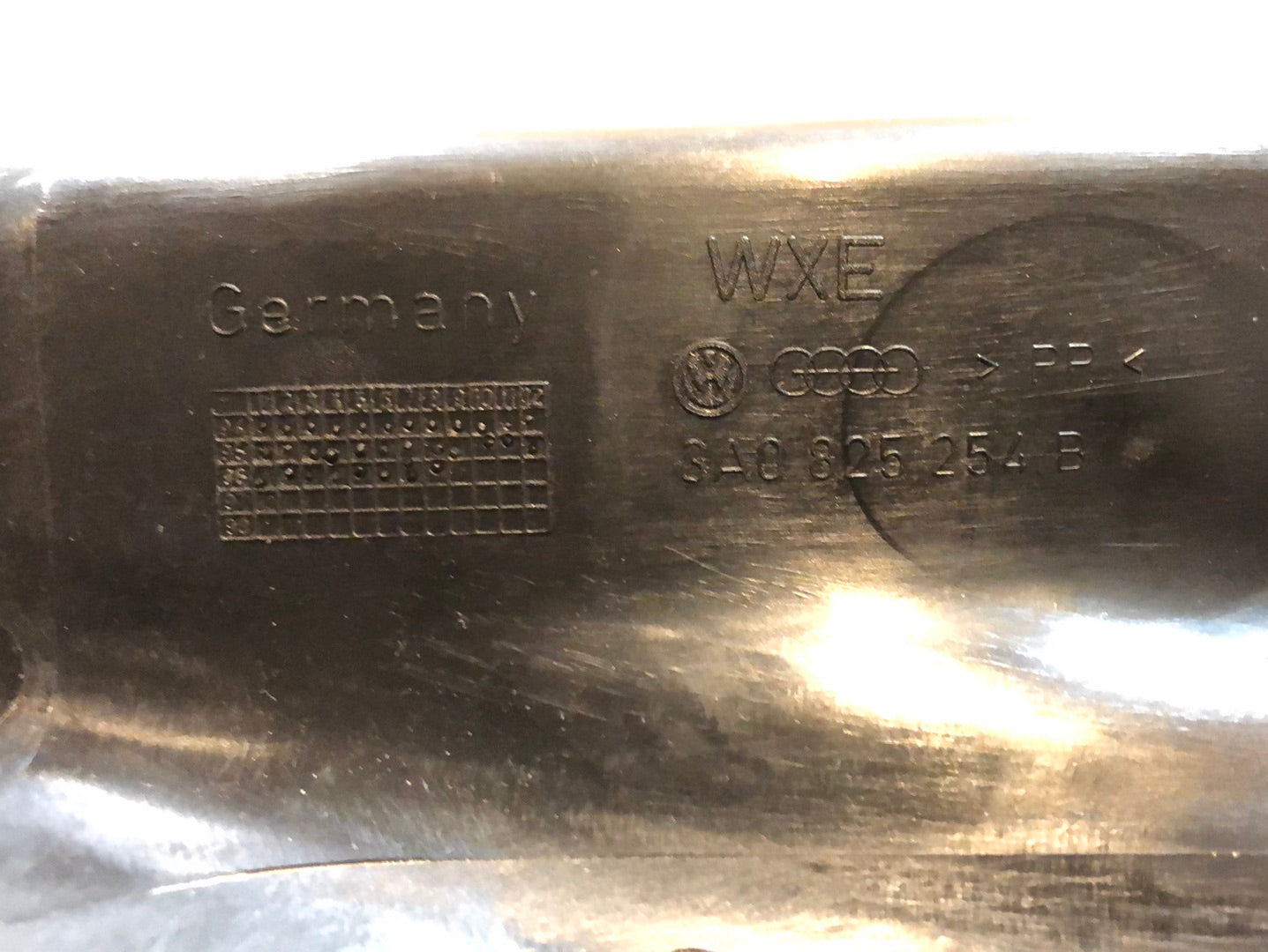 Original VW Passat 35i Unterfahrschutz vorne rechts Neu
