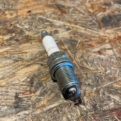 Original GM Opel Frontera B 2,2i Zündkerze Neu