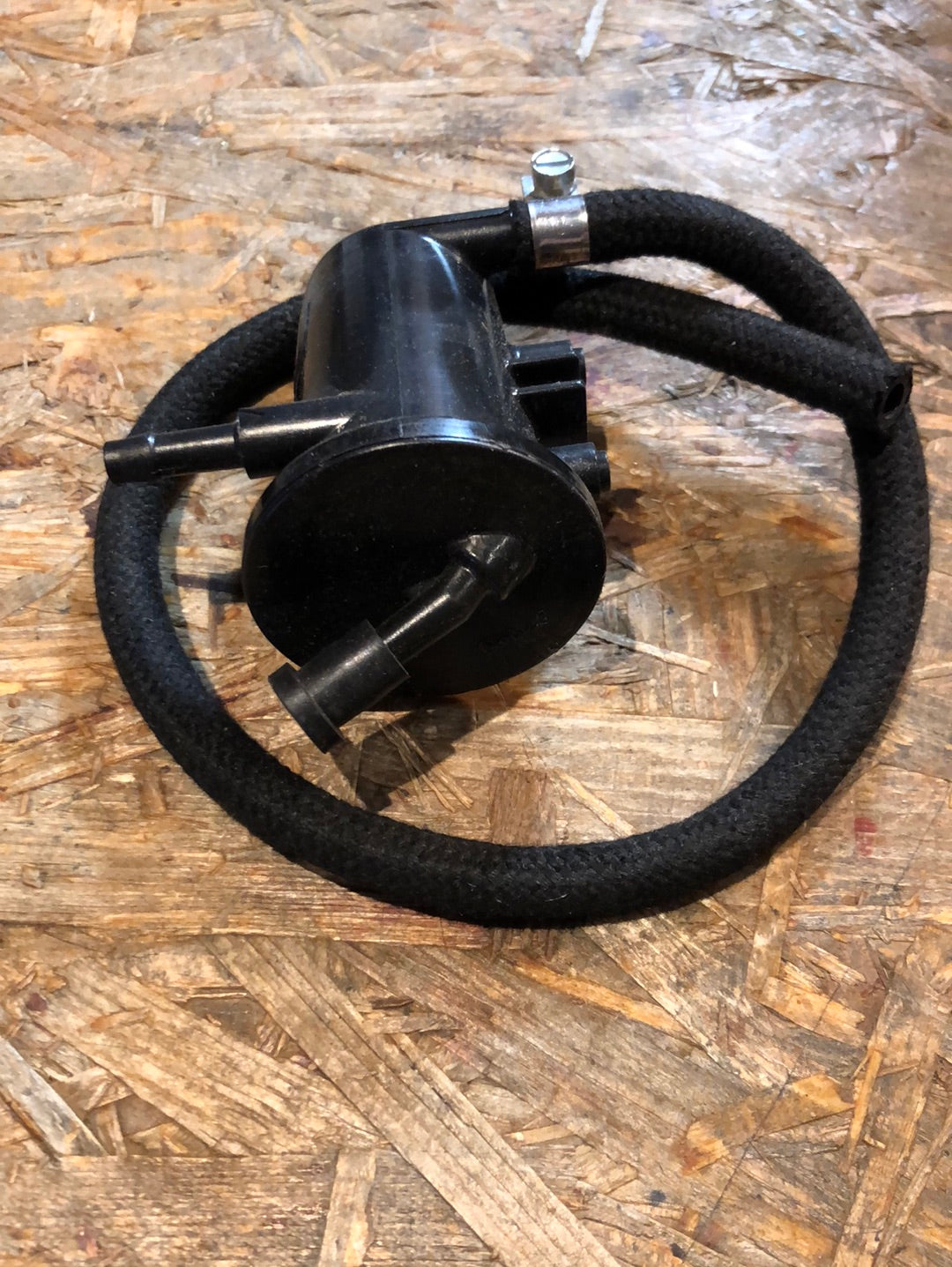 Original GM Opel Kadett E Ascona C Behälter Kraftstoffverdampfung Neu
