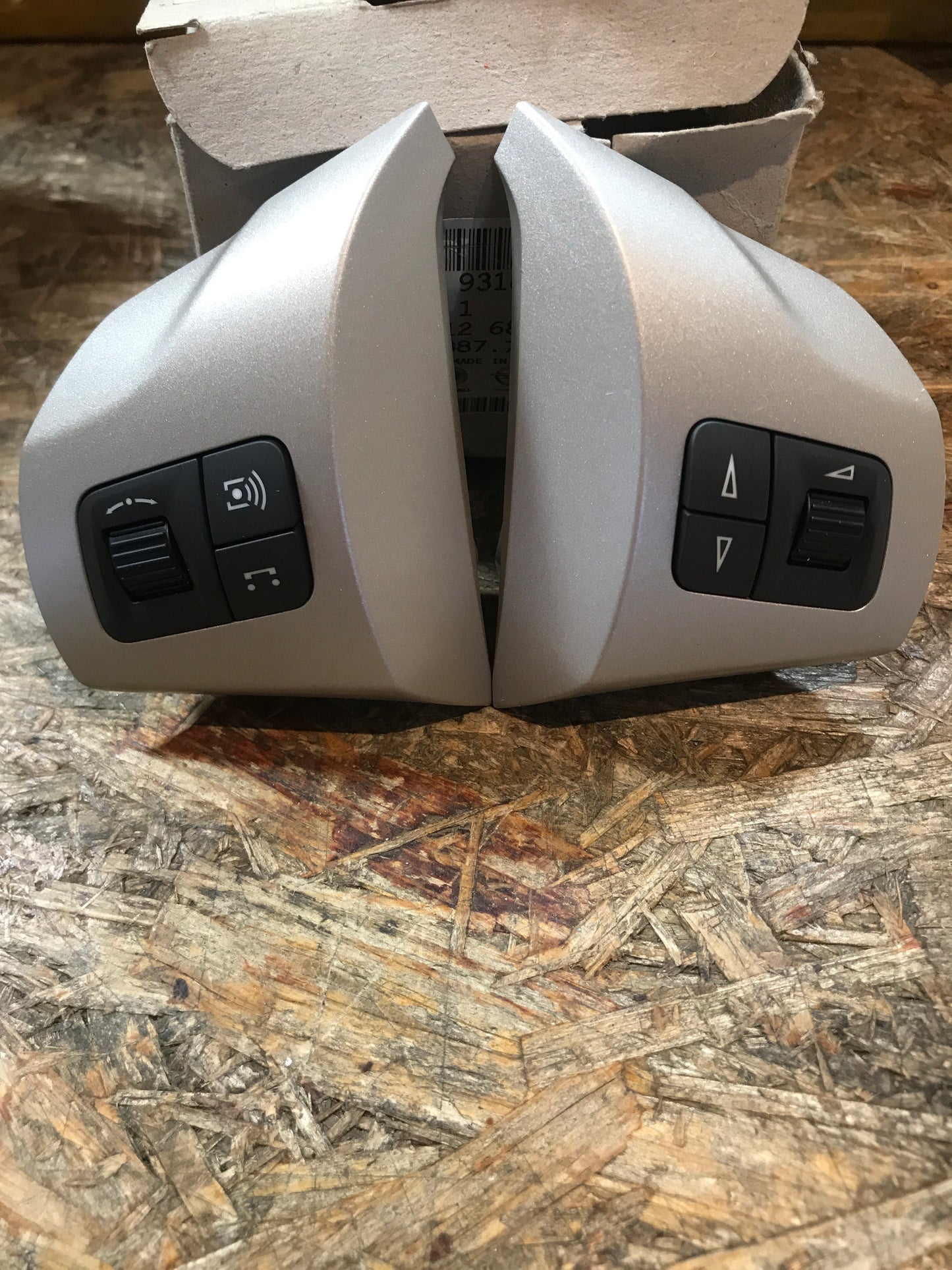 Original Opel Corsa D Lenkrad Radiobedienung  NEU