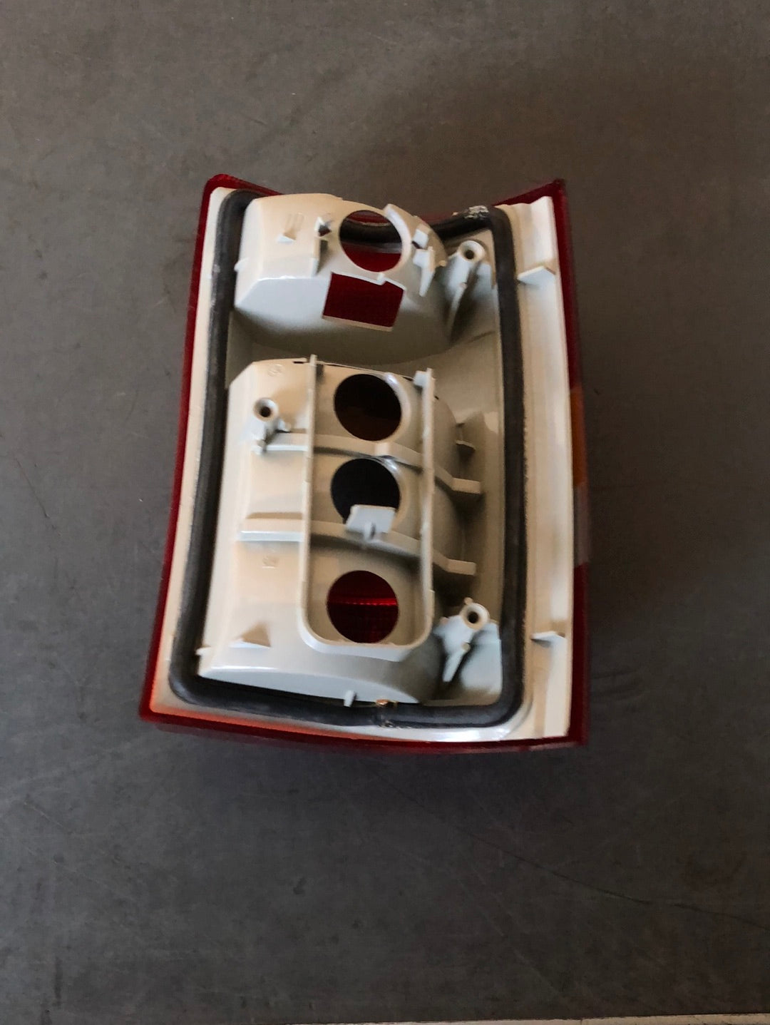 Original GM Opel Omega A Rückleuchte links Neu