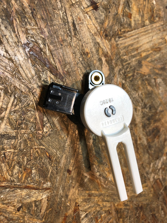 Original GM Opel Astra J Sensor Bremslicht Schalter Neu