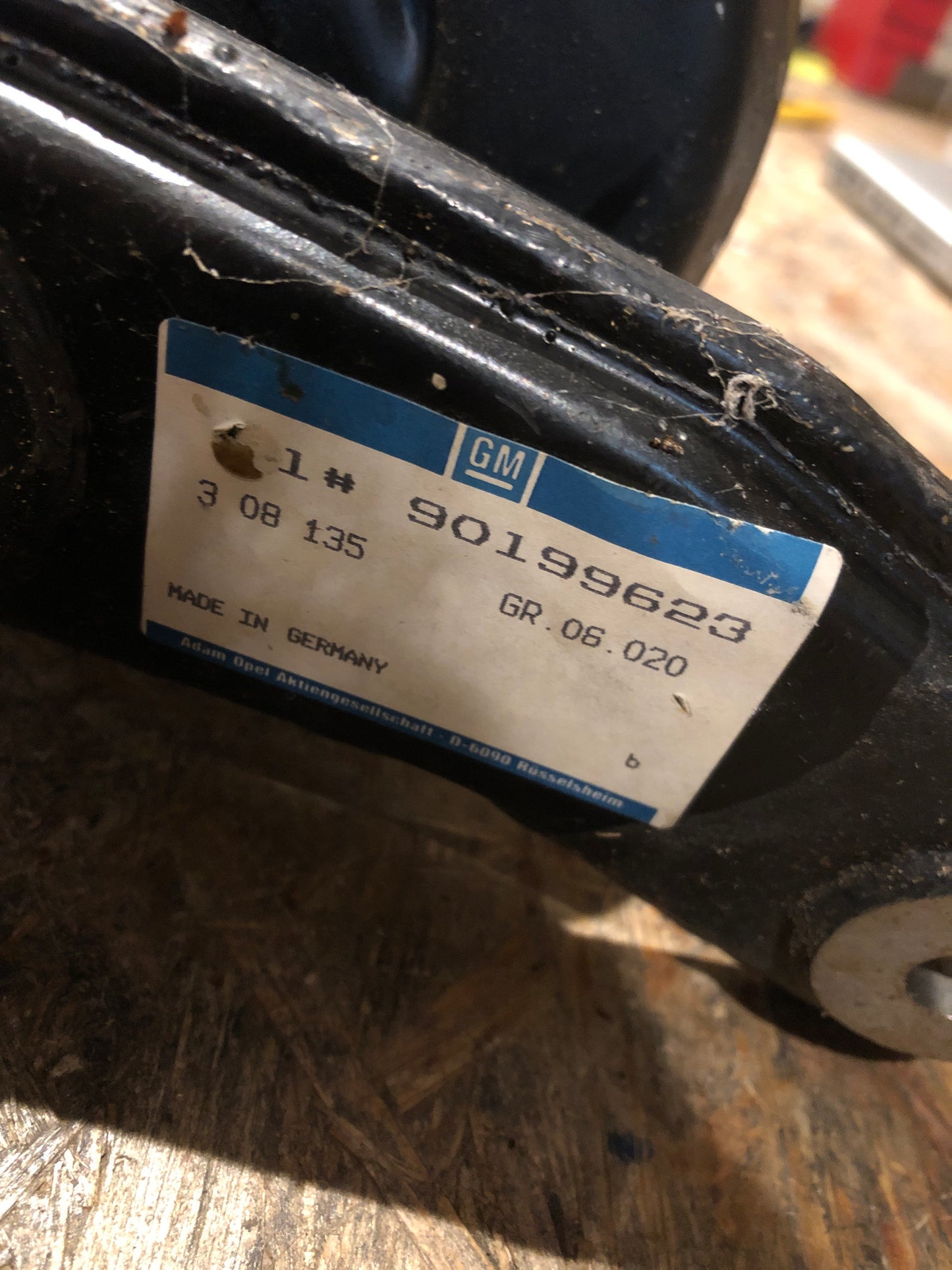 Original GM Opel Kadett E Achsschenkel Links Hinten Neu