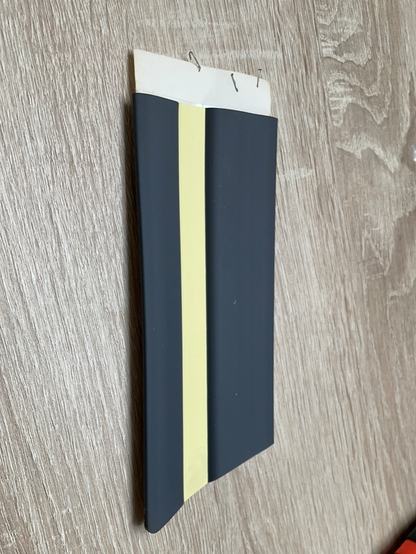 Original GM Opel Ascona C Schutzzierleiste vorne links mit gelbem Streifen Neu