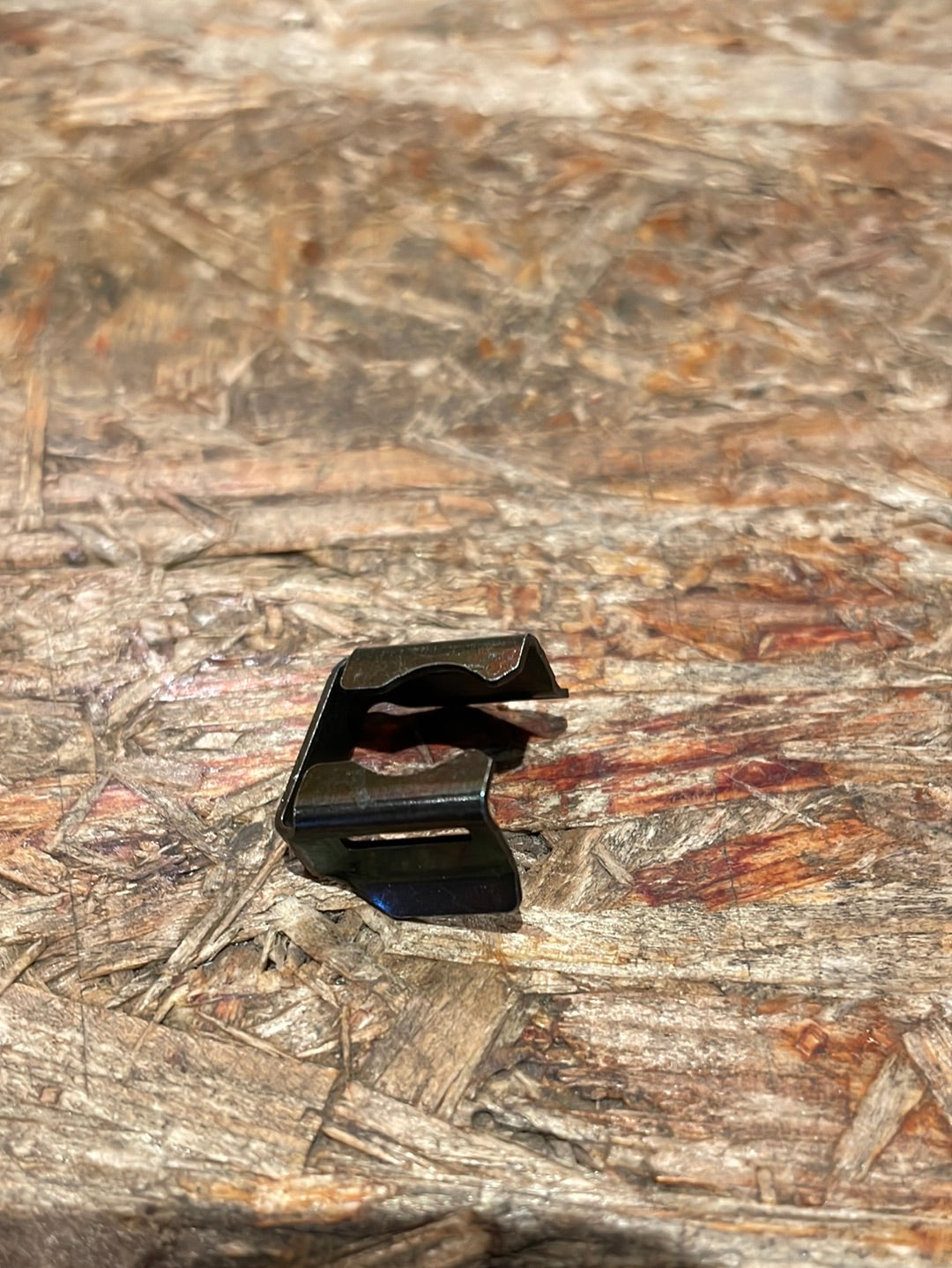 Original GM Opel Vectra C Federklammer Kraftstoff Einspritzventil an Einspritzverteiler Neu