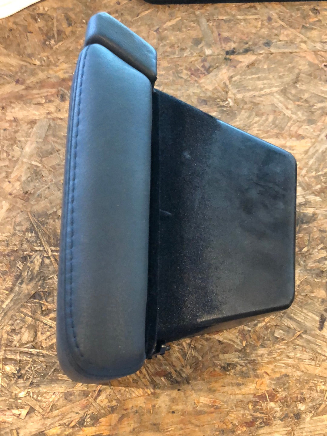 Original GM Opel Senator B Bj. 88-94 Abdeckung Konsole blau Leder Neu