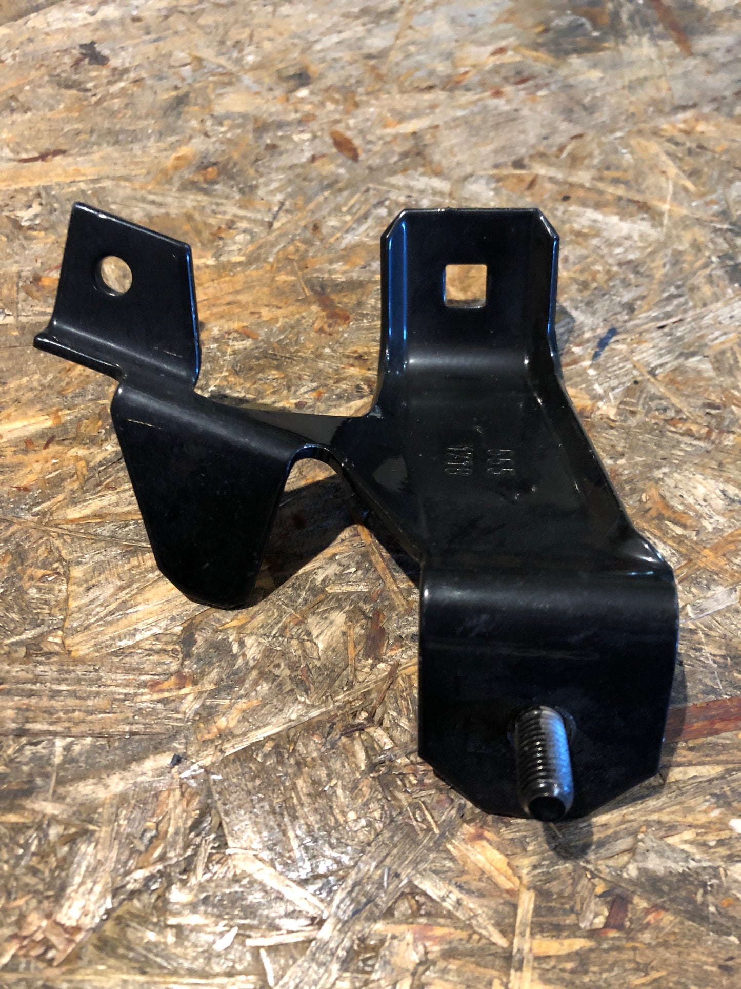 Original GM Opel Omega A Halter Stoßfänger Hinten Rechts Neu