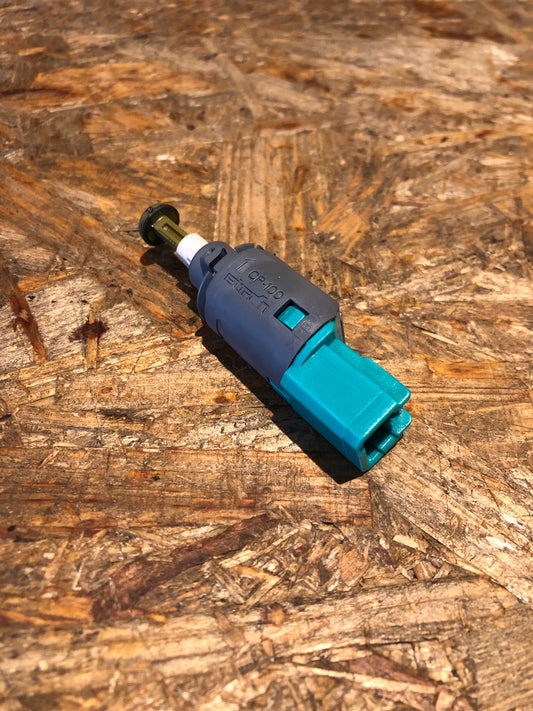 Original GM Opel Vivaro A Bremslichtschalter Neu