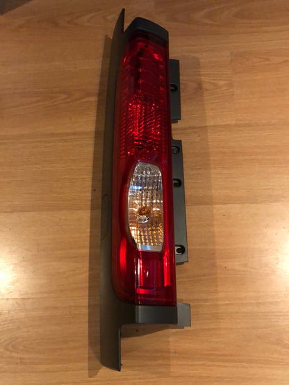 Original GM Opel Vivaro X83 2.0 CDTi 16v Rückleuchte links Neu