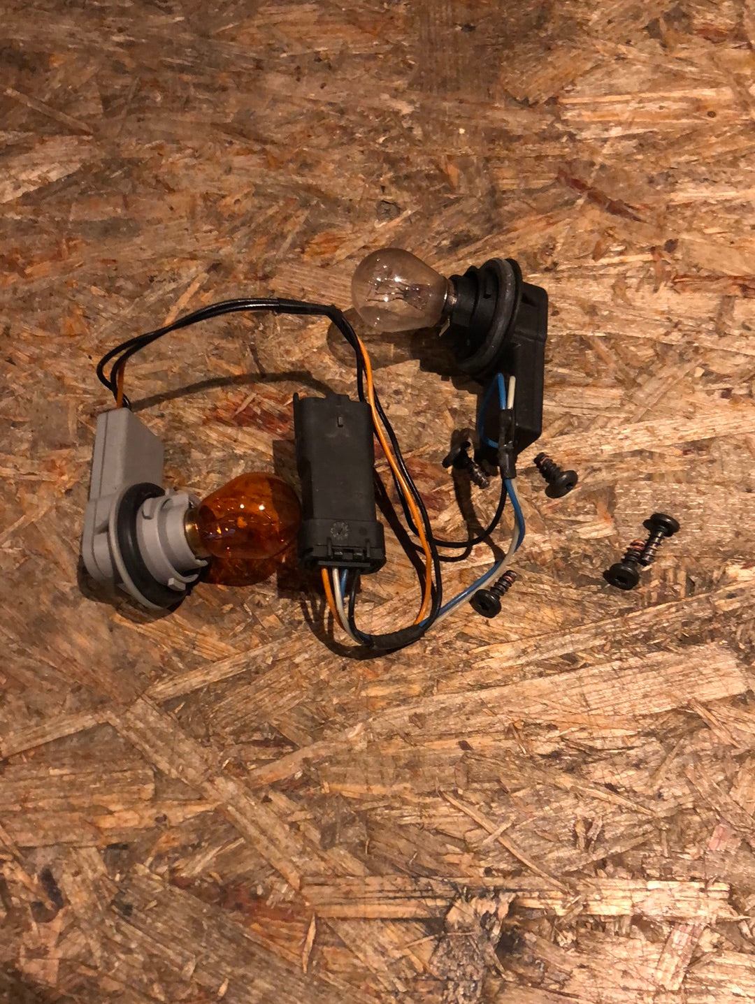 Original GM Opel Vivaro Blende Schlussleuchte schwarz rechts Neu