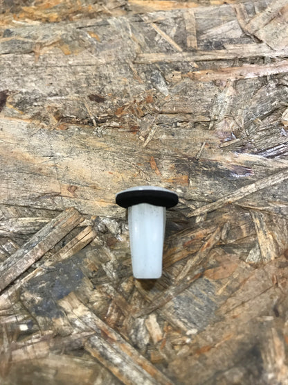 Original Opel Frontera A Tülle / Schraube Zierblende C-Säule NEU