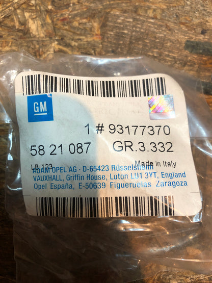Original GM Opel Meriva A Halterung Kraftstoffeinspritzdüse Neu