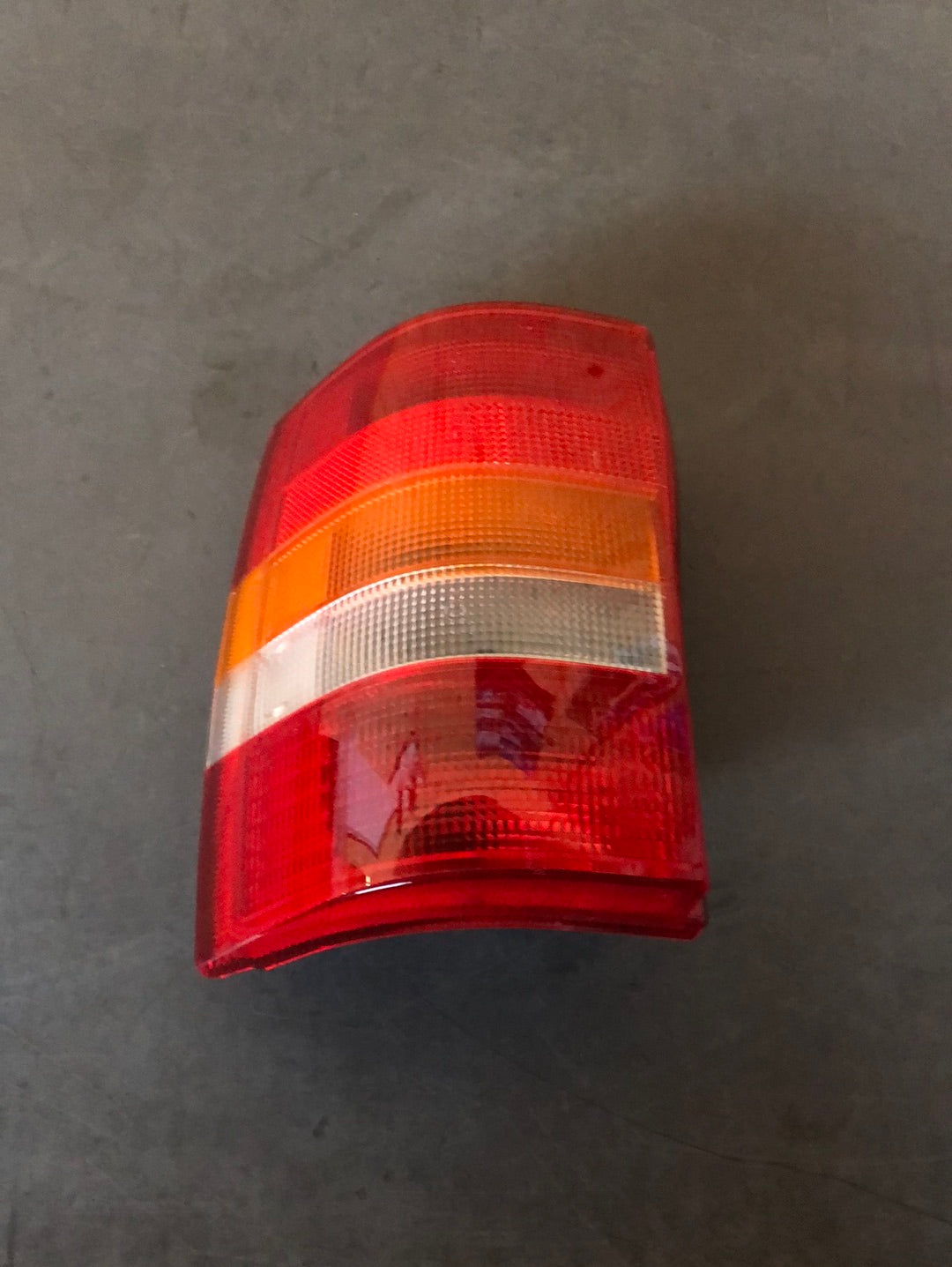 Original GM Opel Omega A Rückleuchte links Neu