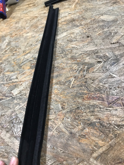Original Opel Astra F 3-Türig Fensterführung vorne links schrägheck NEU