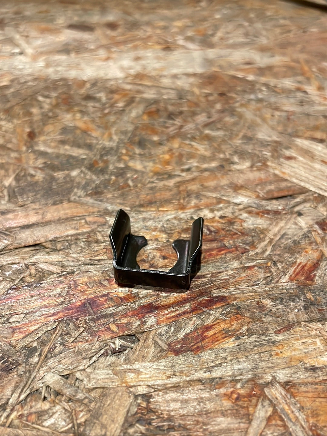 Original GM Opel Vectra C Federklammer Kraftstoff Einspritzventil an Einspritzverteiler Neu