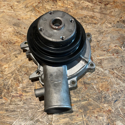 Original GM Opel Rekord 2.0 Liter Wasserpumpe Neu