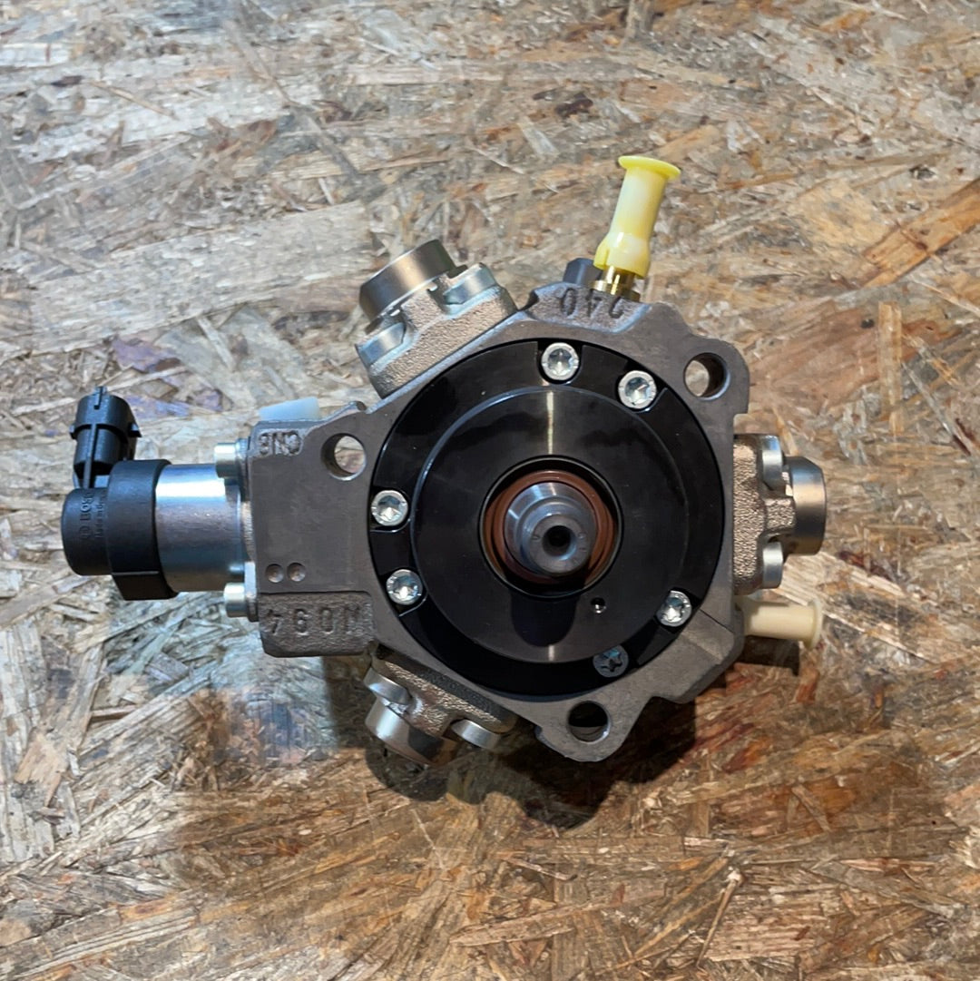 Original GM Opel Vivaro Renault Trafic Hochdruckpumpe Neu