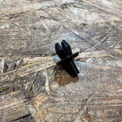 Original GM Opel Astra J Kunststoff-Nieten für Radhausschale Neu