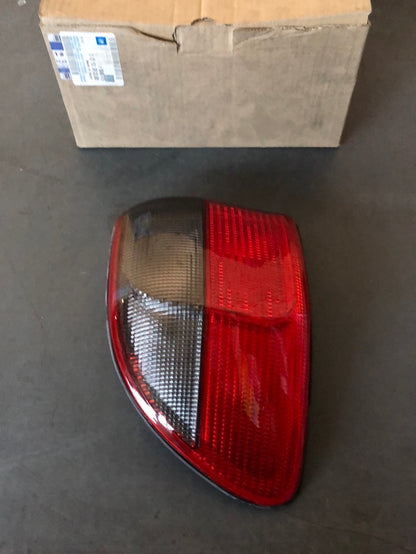 Original GM Opel Omega B Rückleuchte links Neu