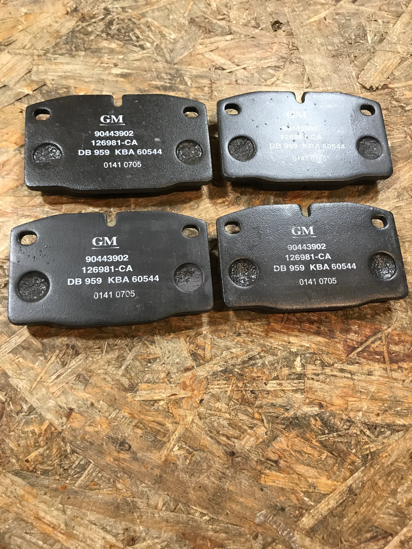 Original Opel Corsa A Omega A Bremsklötze vorne NEU