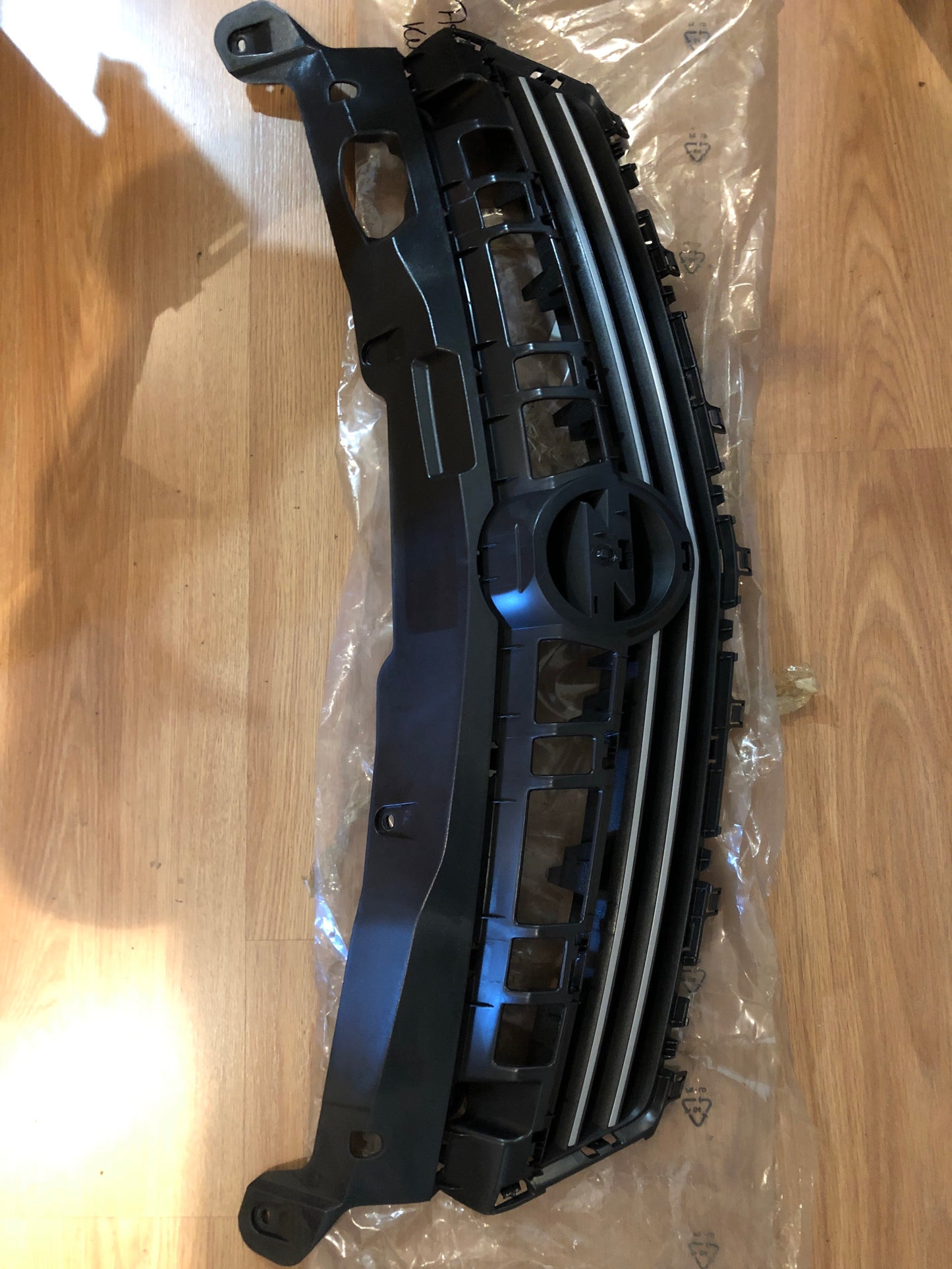 Original GM Opel Astra H Kühlergitter Neu