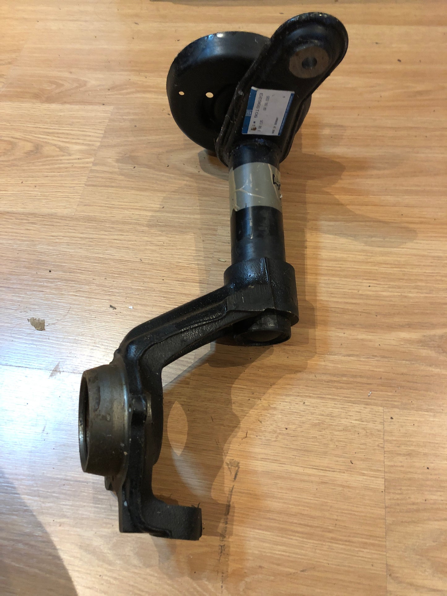 Original GM Opel Kadett E Achsschenkel Links Hinten Neu