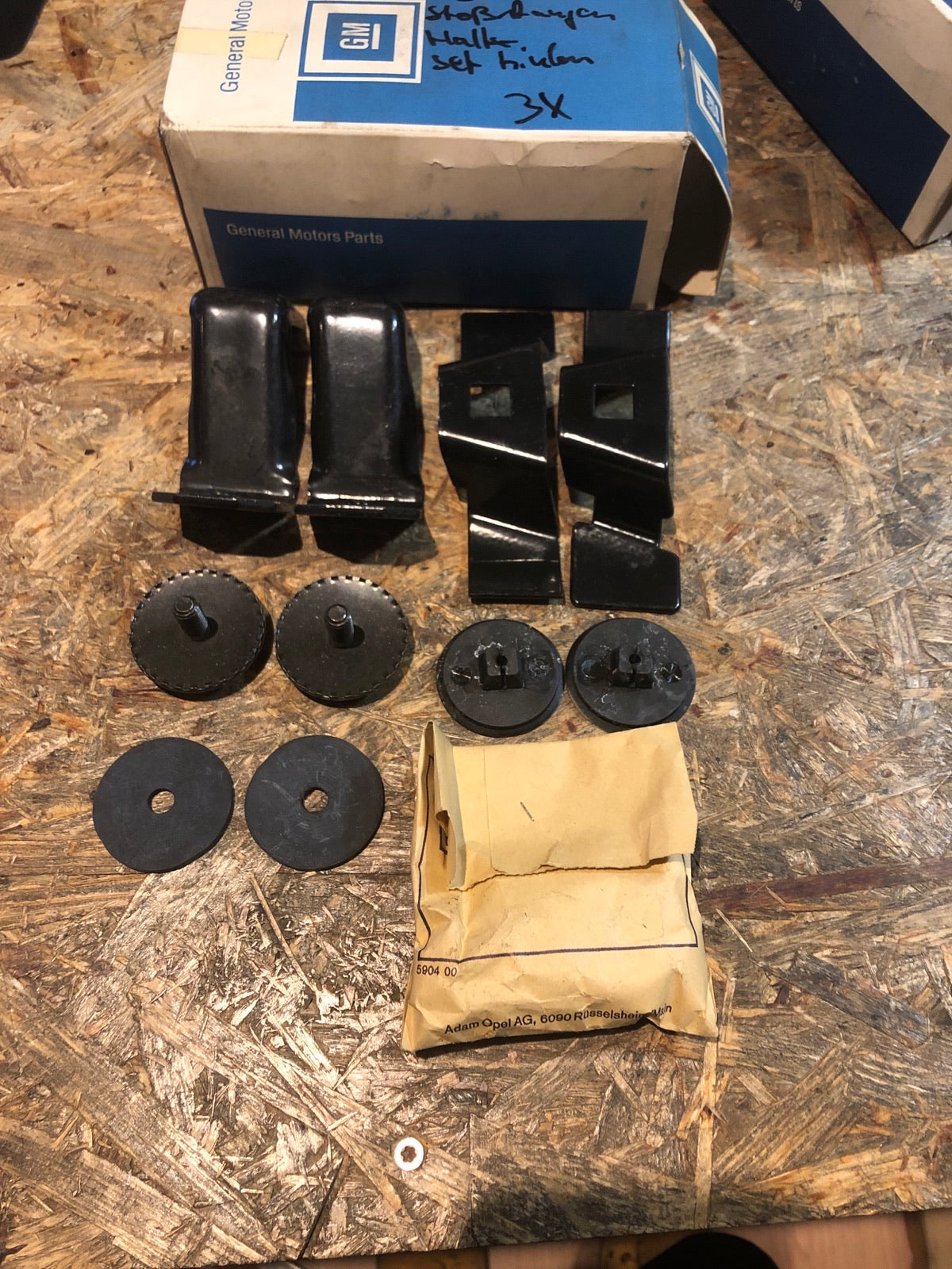 Original Opel Manta B Halter Stoßstange hinten Neu