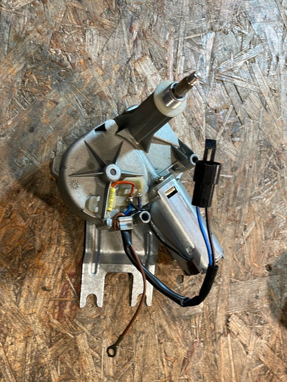 Original GM Opel Omega A Caravan Wischermotor hinten Neu