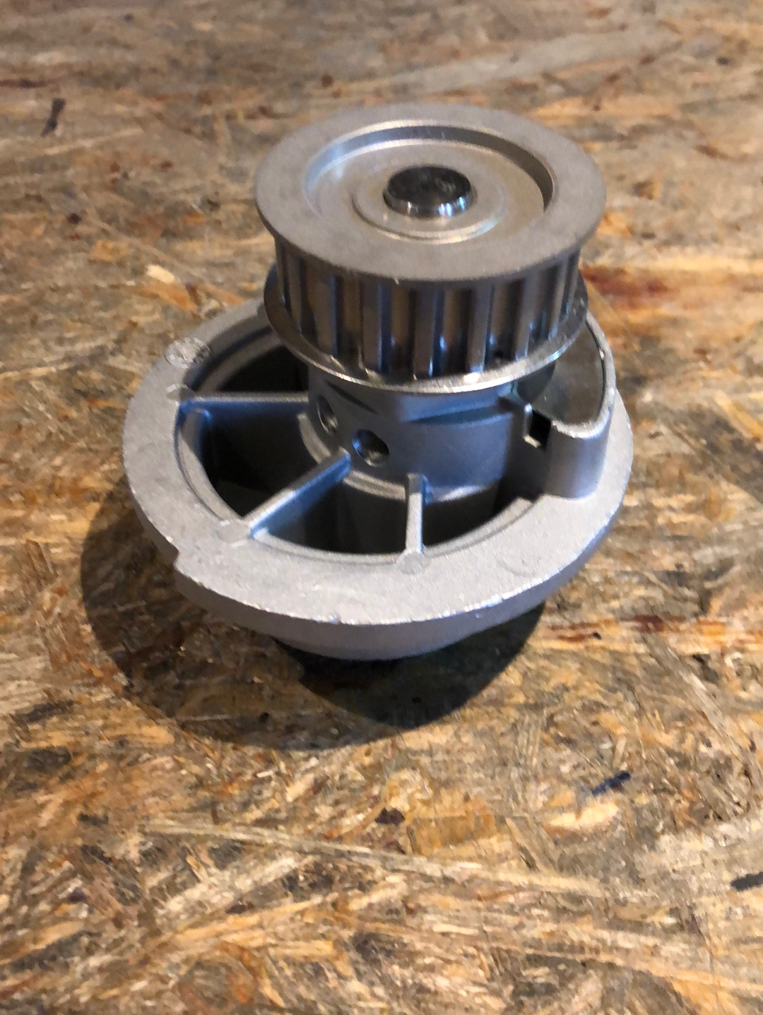 Original GM Opel Meriva A Wasserpumpe Neu