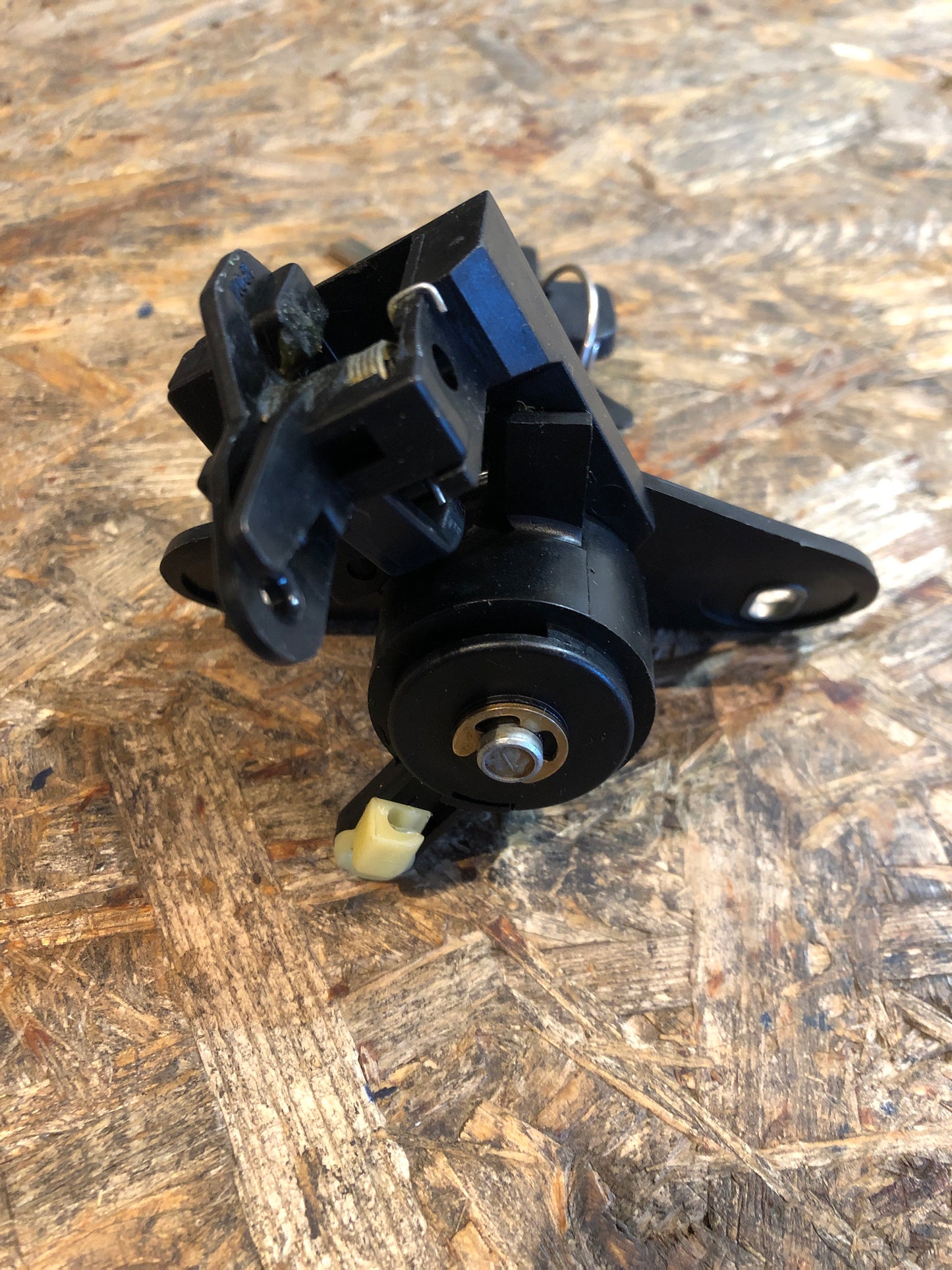 Original GM Opel Omega B Schloss Heckklappe Neu