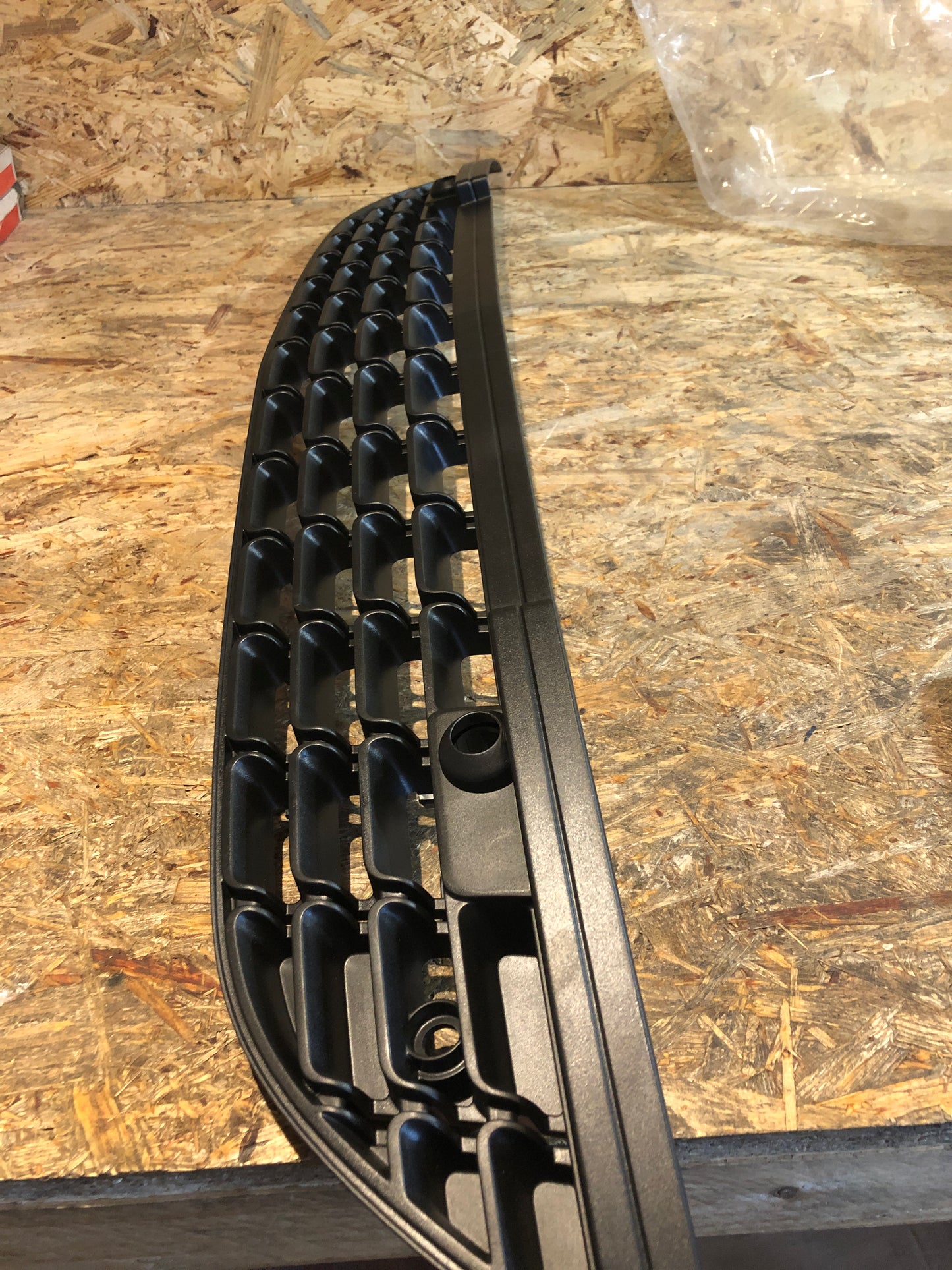 Original Opel Astra J Unterer Kühlergrill Neu