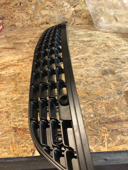 Original Opel Astra J Unterer Kühlergrill Neu