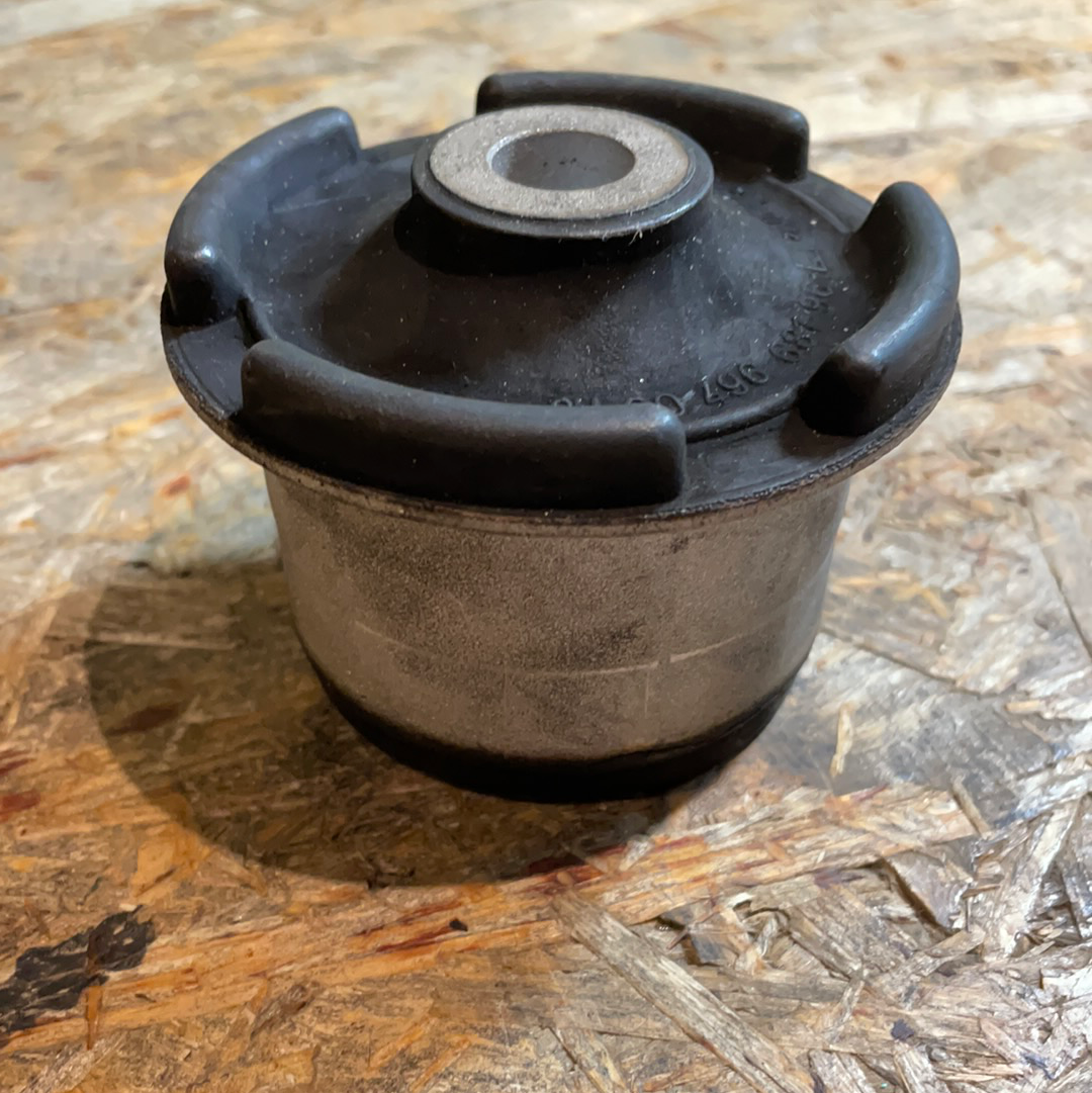 Original GM Opel Vectra B Lagerung Achskörper Hinterachse vorne beidseitig Neu