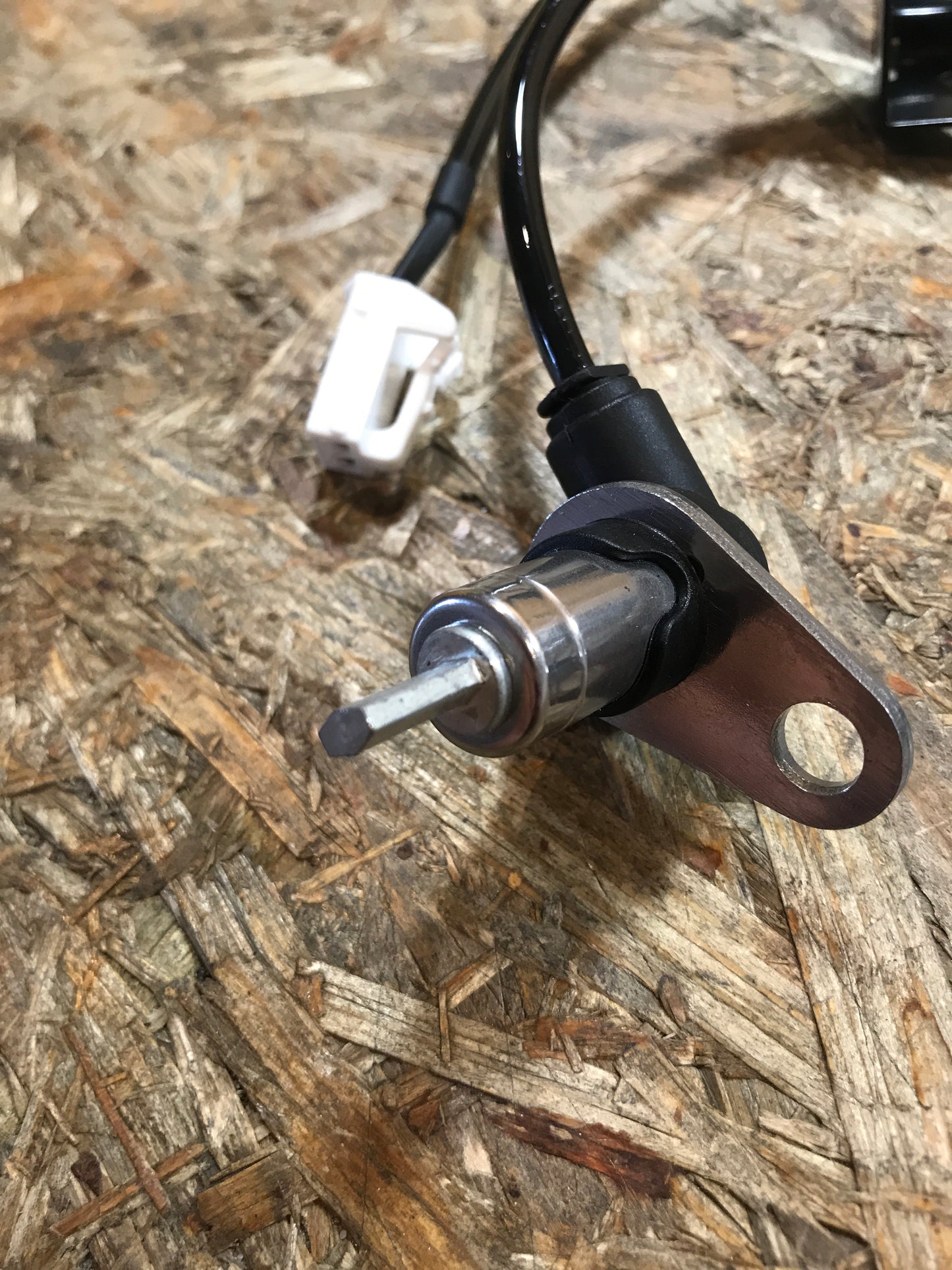 Mazda 323 S  F  VI  ABS-Sensor hinten rechts NEU