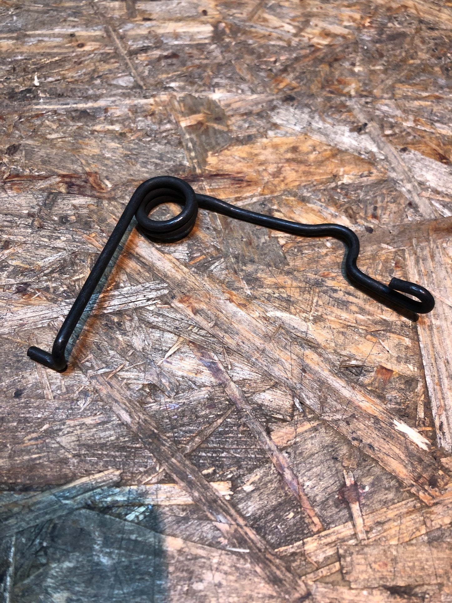 Original GM Opel Astra J Feder Sperre Motorhaube Neu