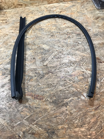 Original Opel Astra F 3-Türig Fensterführung vorne links schrägheck NEU