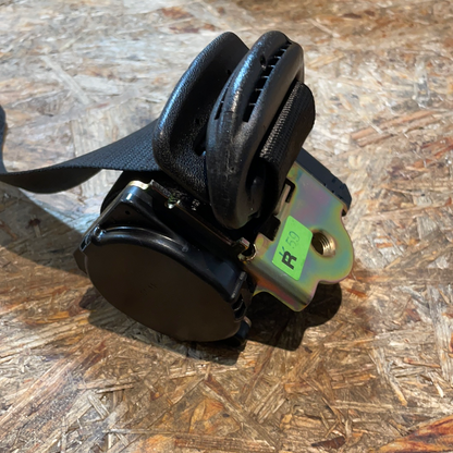 Original GM Opel Omega A Sicherheitsgurt vorne rechts Neu