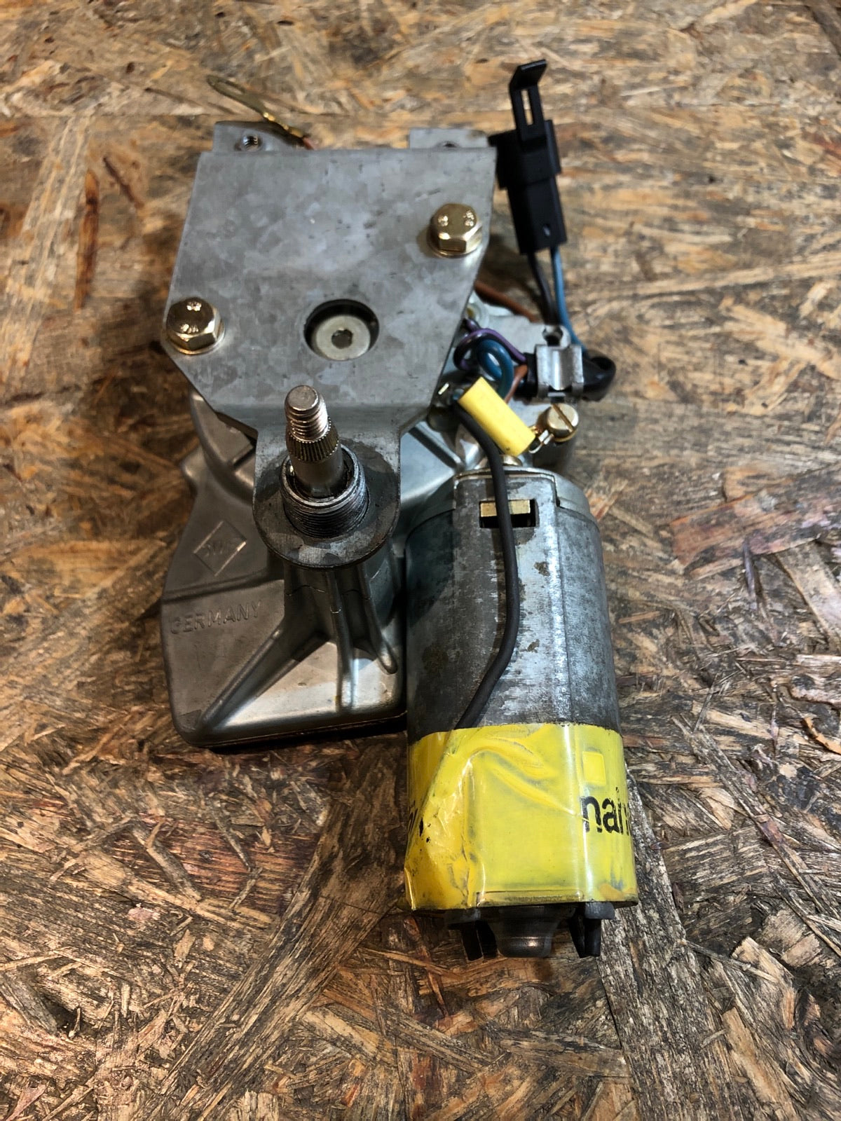 Original Opel Kadett E Wischermotor hinten Neu