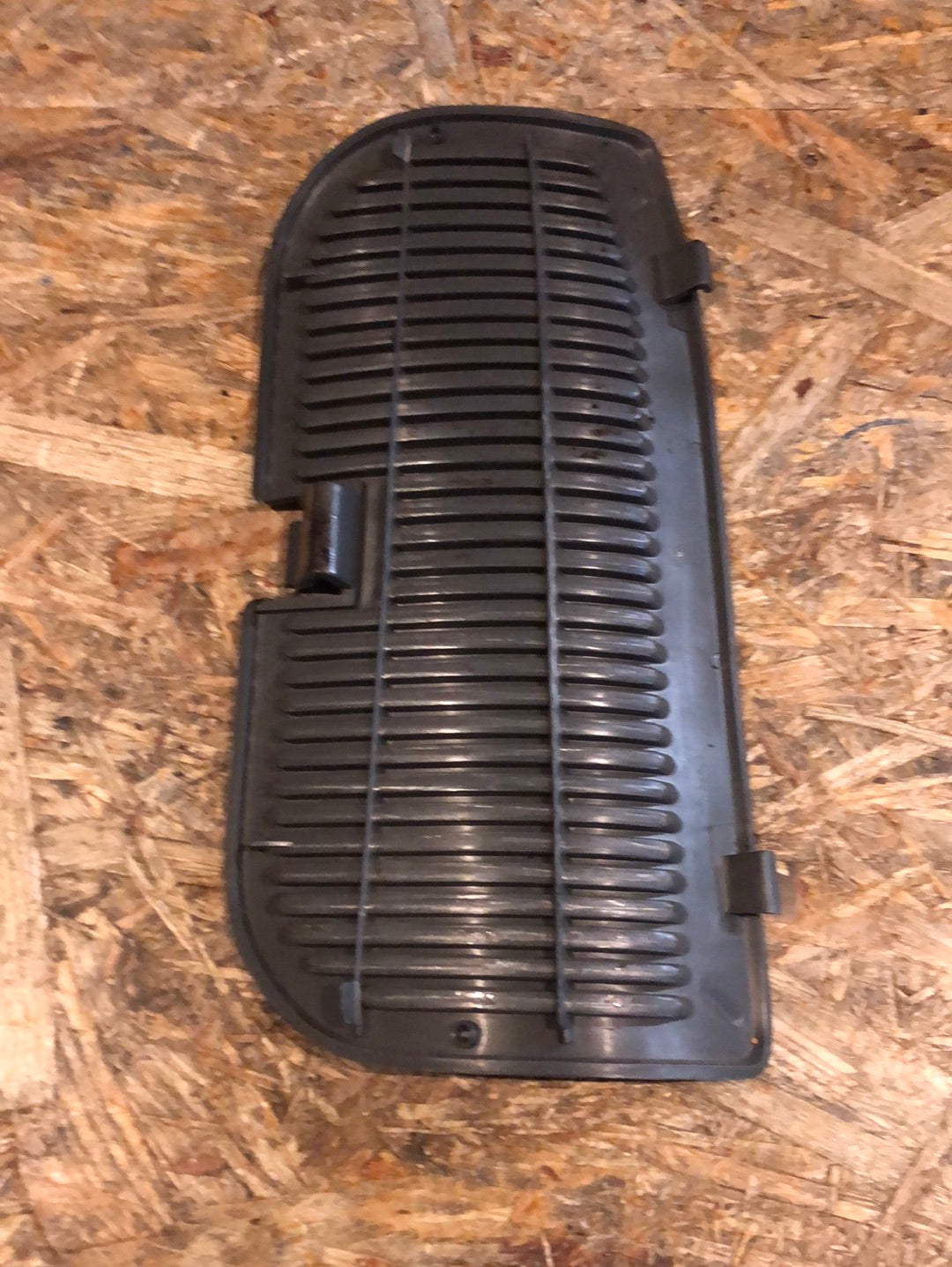 Original GM Opel Astra F Abdeckung Öffnung Heckleuchte links grau Neu