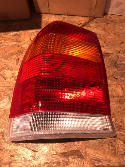 Original Opel Omega A Heckleuchte links Neu