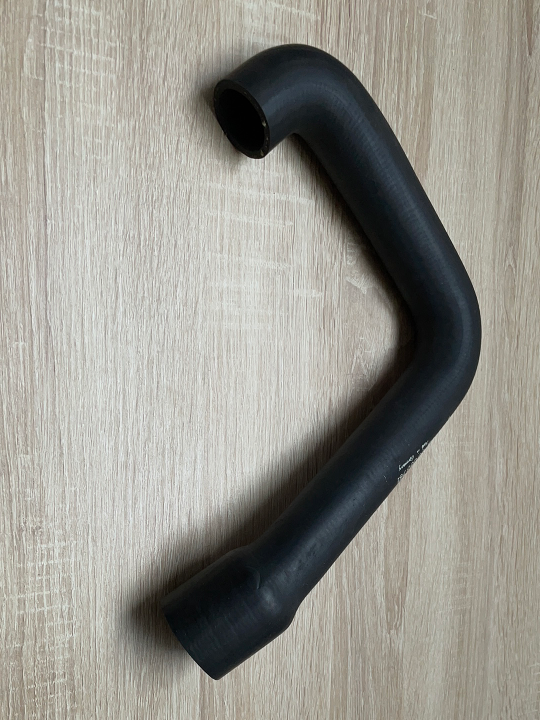 Kühlerschlauch unten von der Wasserpumpe zum Hochleistungskühler bei Rekord E mit den Motoren 17N 19N 20N/S