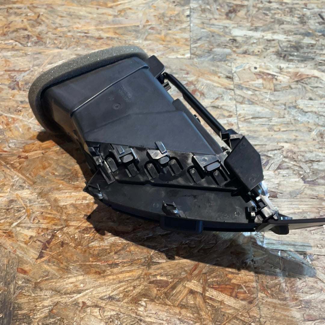 Original GM Opel Astra J Lüftungsgitter Mitte links Neu