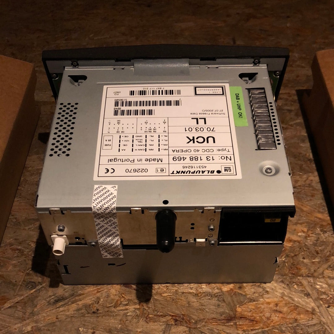 Original GM Opel Zafira B Astra H Radio CDC40 Neu