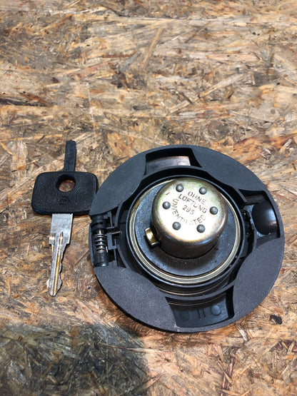 Original Opel Kadett E Tankdeckel mit Schlüssel Neu