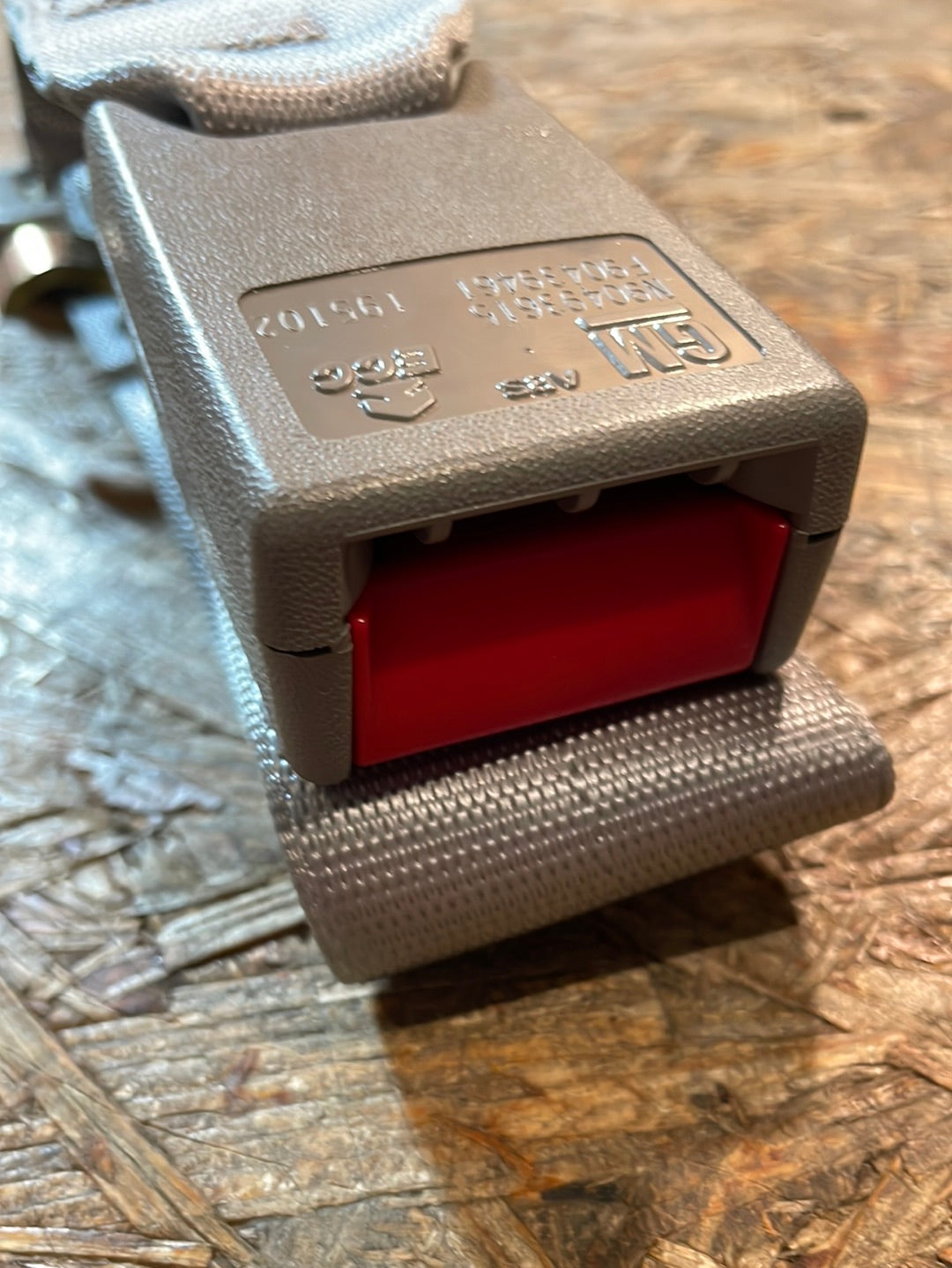 Original GM Opel Meriva B 3-Punkt Sicherheitsgurt hinten rechts Neu