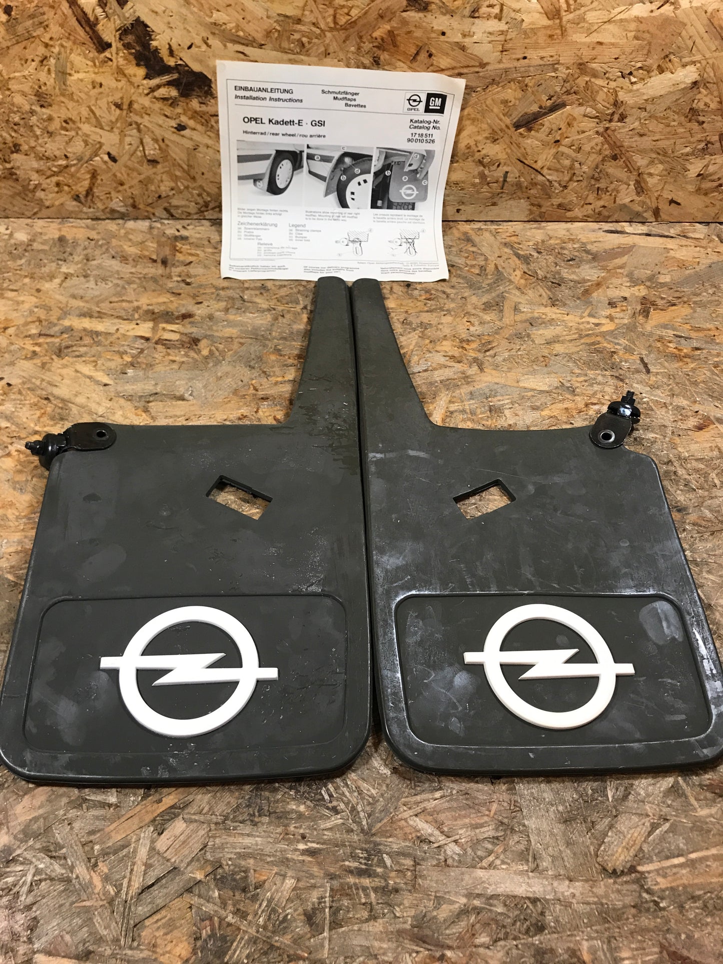 Original Opel Kadett GSI Schmutzfänger hinten NEU