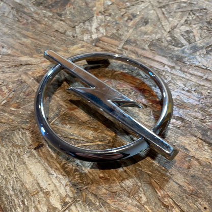 Original GM Opel Corsa B Emblem Kühlergitter Neu