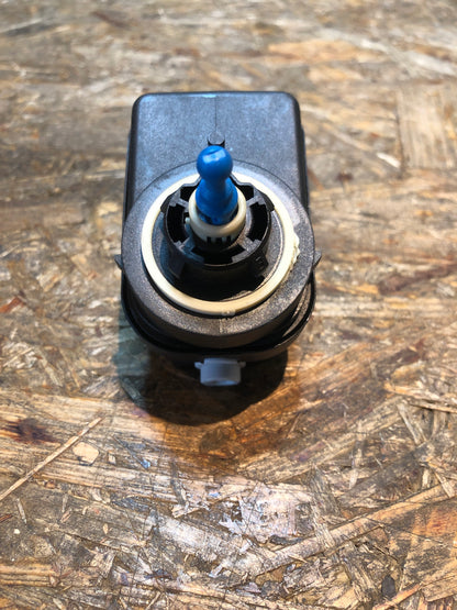 Original GM Opel Vivaro 2.5 DTI Leuchtweitenverstellung vorne rechts Neu